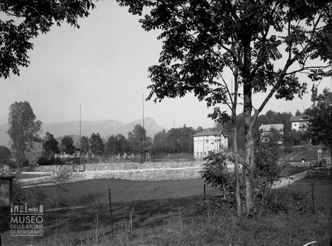Abitazioni e campi sportivi