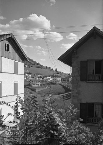 Scorcio tra due edifici