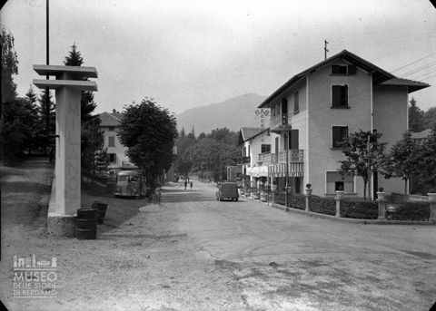 Strada con bar