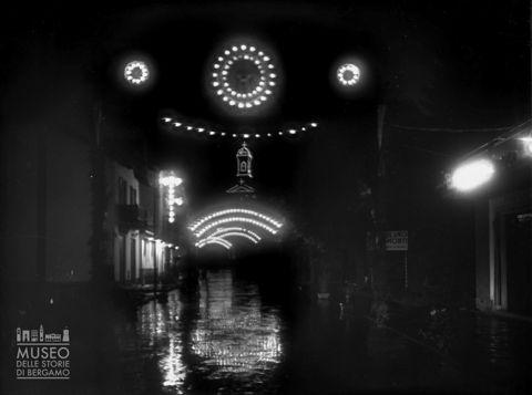 Strada con luminarie [3]