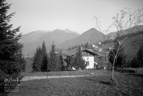 Villetta e montagne