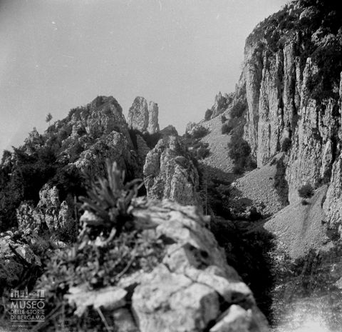 Parete e torrioni di roccia