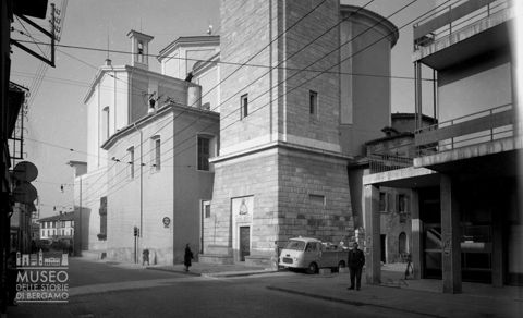 Fianco della chiesa parrocchiale