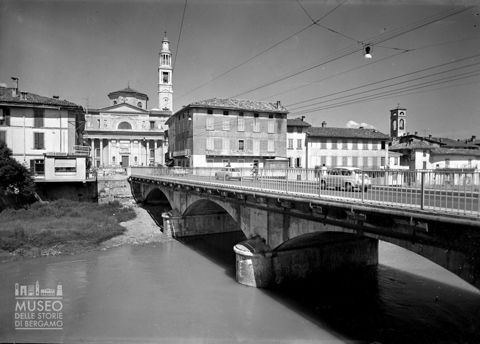 Veduta con fiume e chiese