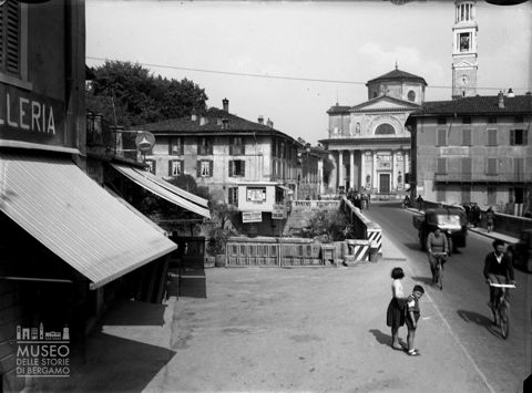 Ponte e parrocchiale