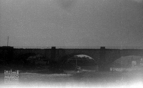 Ponte sul fiume