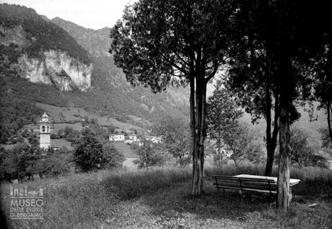 Cornalba, chiesa e abitazioni