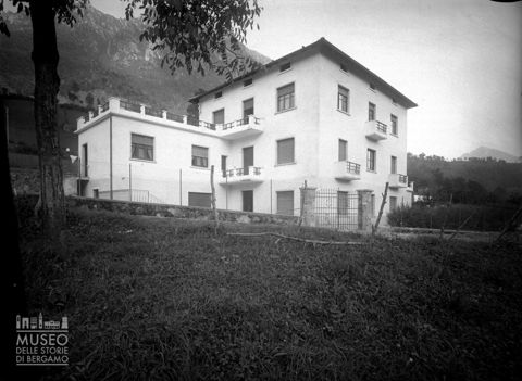 Palazzina e monte