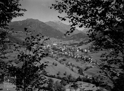 Panorama fra gli alberi