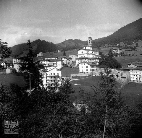 Chiesa parrocchiale e abitazioni