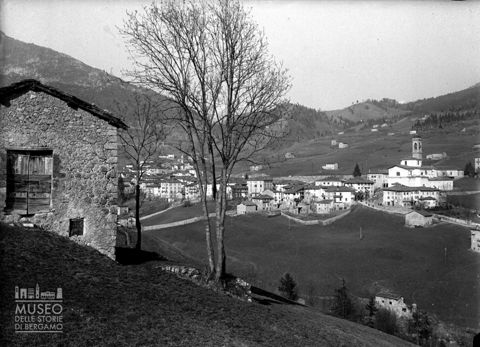 Baita e centro abitato