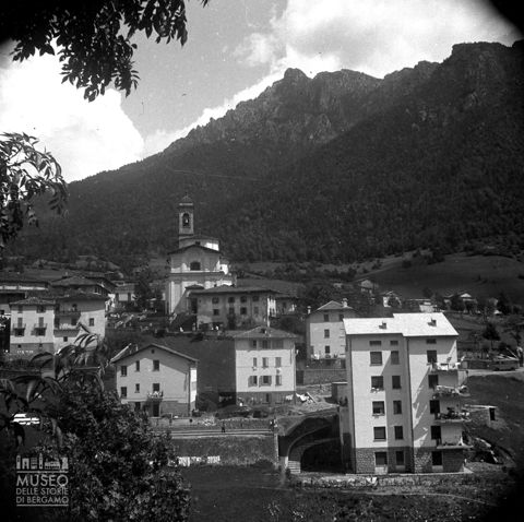 Chiesa parrocchiale e abitazioni