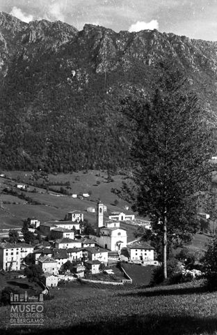 Chiesa parrocchiale e abitazioni
