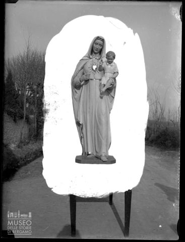 Statua della Madonna: lastra elaborata