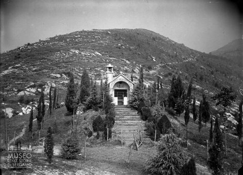 Cappella votiva e colle