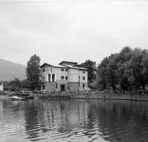 Albergo e lago