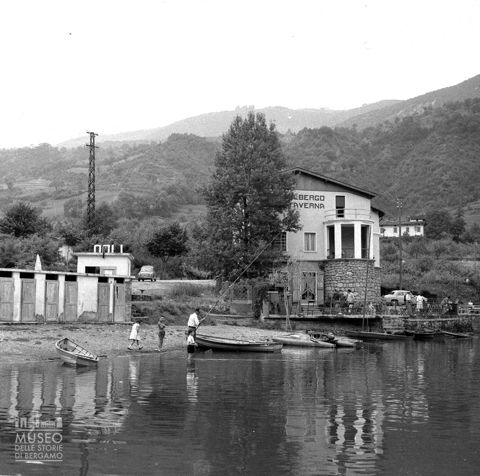 Barche e albergo
