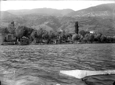 Bar visto dal lago