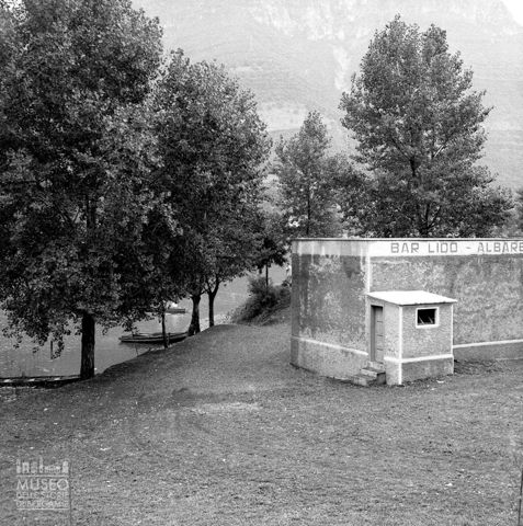 Bar e lago