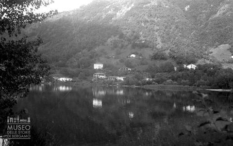 Abitazioni e lago