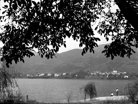 Pescatori e bagnanti