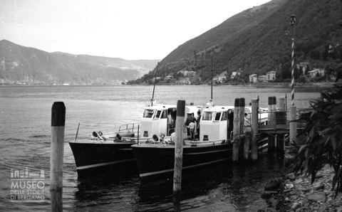 Imbarcazioni presso la riva