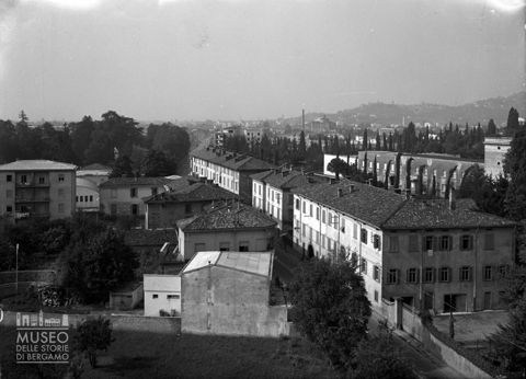 Centro abitato e panorama verso la città