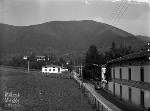 Strada verso il colle