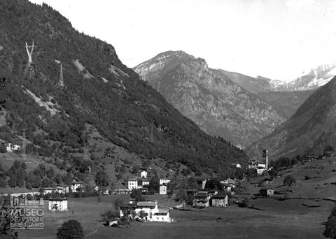 Chiesa e abitazioni