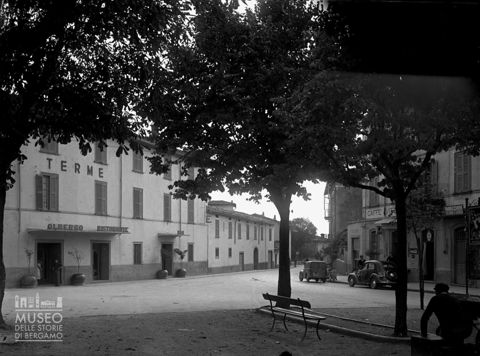 Trescore Balneario, facciata di un albergo