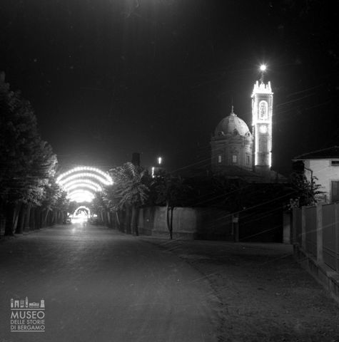 Luminarie presso la chiesa parrocchiale