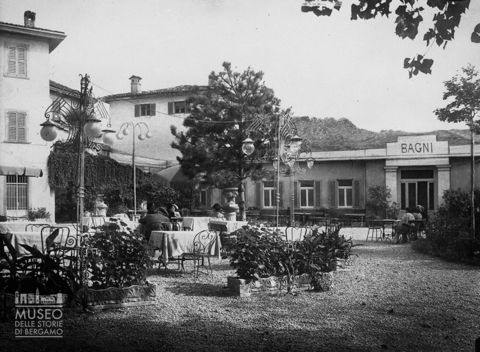 Giardino e ingresso bagni