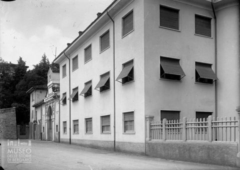 Terme di Trescore, ingresso e facciata