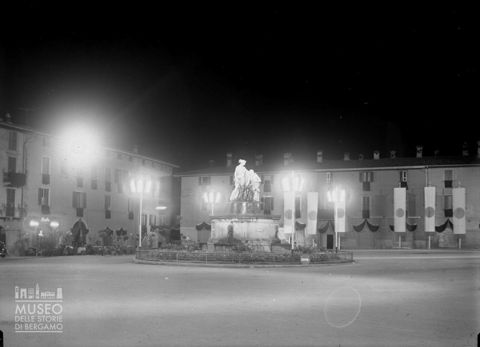 Piazza Cavour, notturno