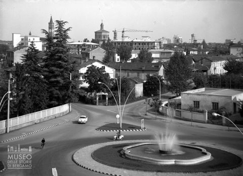 Rotatoria con fontana