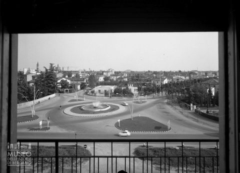 Rotatoria con fontana