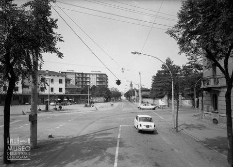 Viale verso il campanile