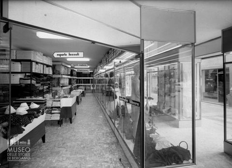 Grandi Magazzini Semenza, ingresso