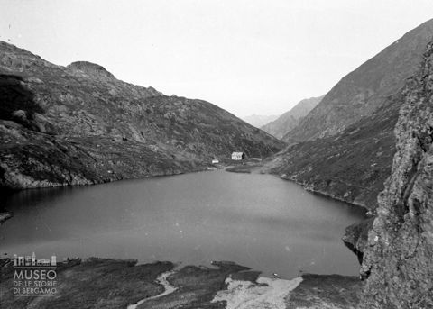 Rifugio e lago Naturale del Barbellino