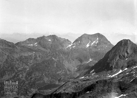 Panorama sulle cime con veduta del Barbellino