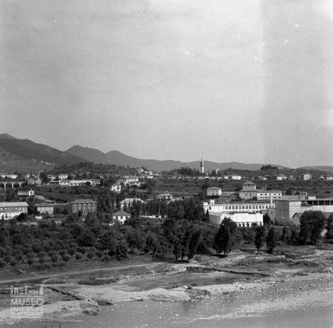 Veduta con linificio
