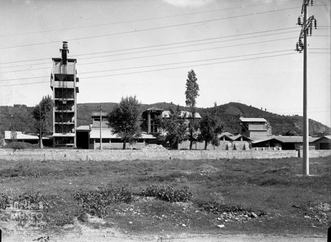 Veduta di uno stabilimento industriale